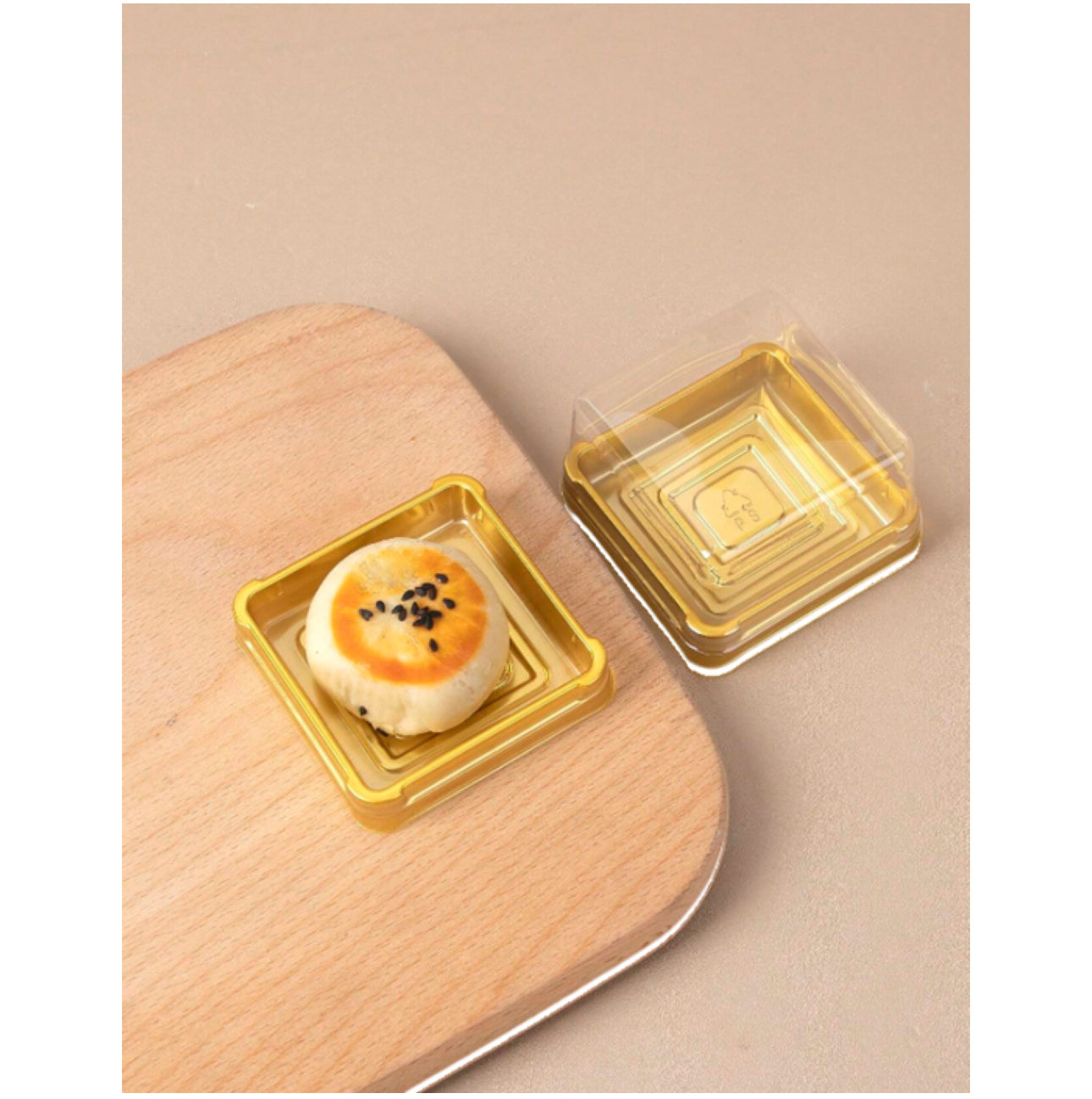 50Pcs Square Plastic Dessert Containers With Gold Base - Transparent