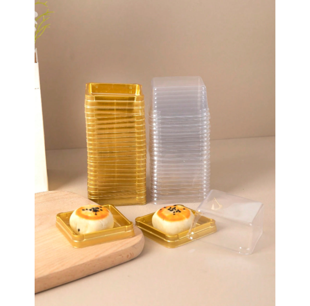 50Pcs Square Plastic Dessert Containers With Gold Base - Transparent