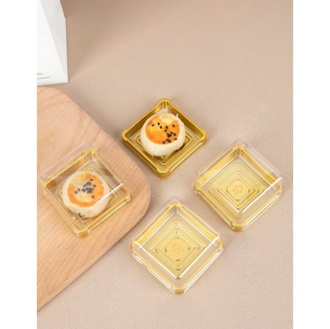 50Pcs Square Plastic Dessert Containers With Gold Base - Transparent