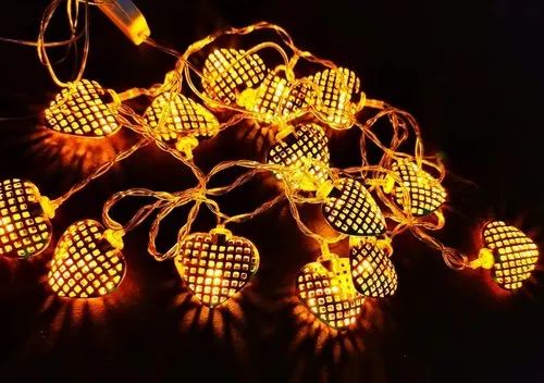 Christmas Warm White LED Metal Heart Shaped Lights Battery Operated Fairy String Lights for Garden, Christmas, Party, Wedding