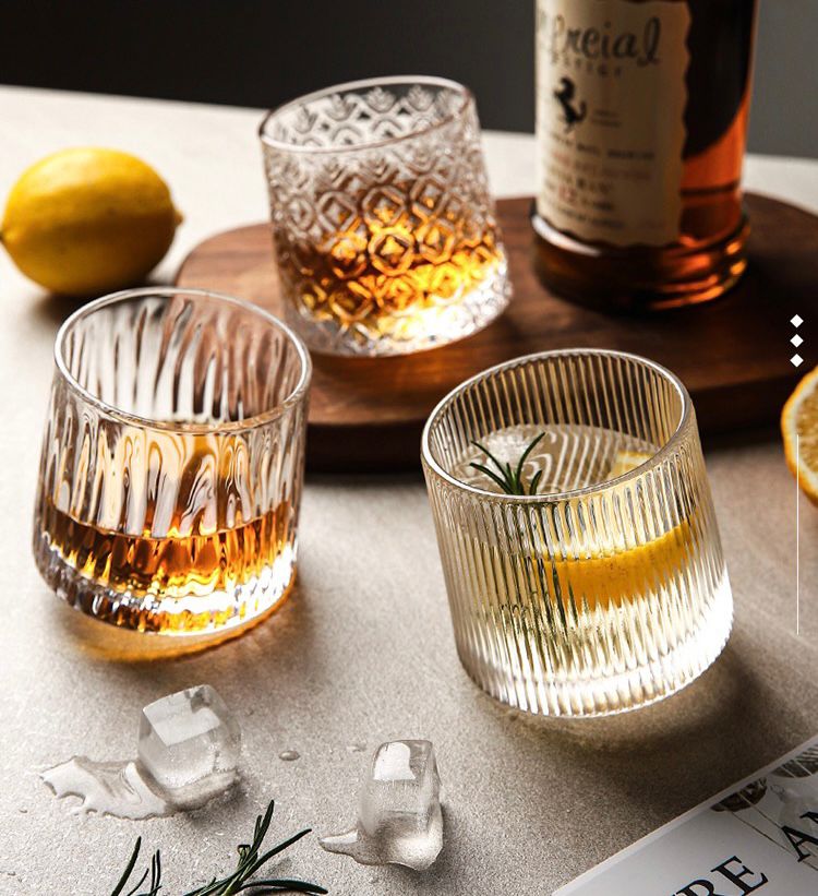 360° Rotating Whiskey Glass